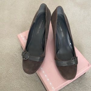 Bandolino BD Caralyn Megry/Megy pumps hills women shoes stripe & buckle accent 8